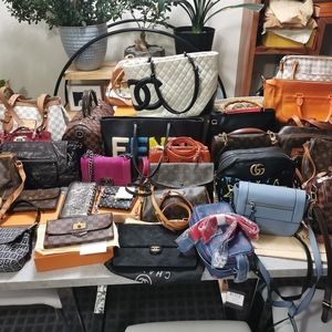 💯% Authentic lux purses and wallets for sale